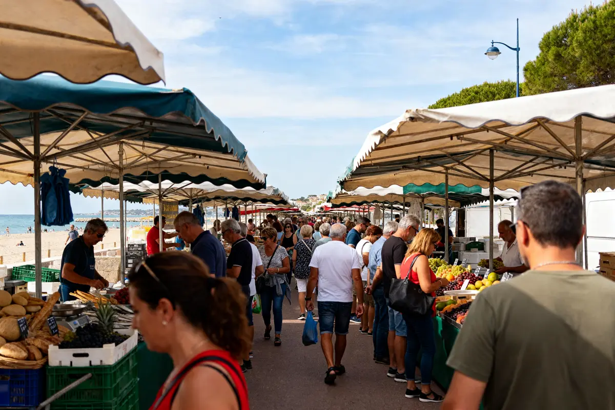 Marché Saint Pierre La Mer : horaires, plages et marchés nocturnes